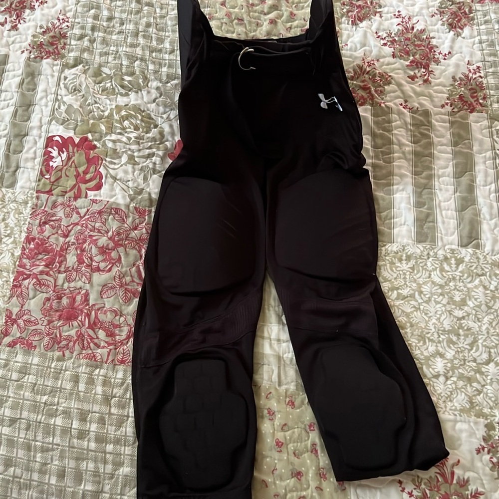 Underarmour football pants with pads